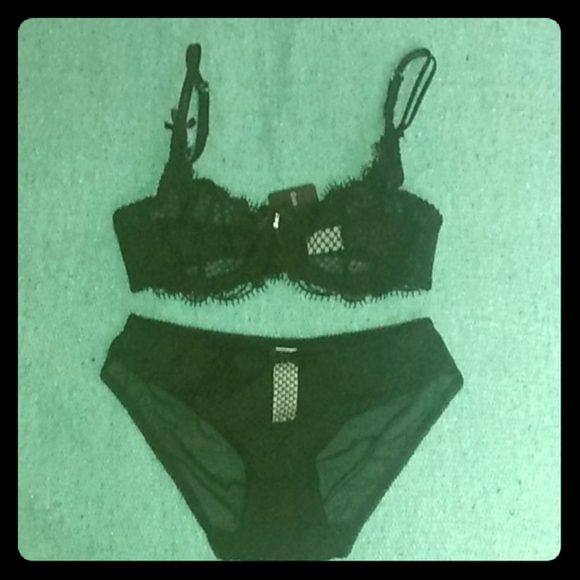 Guoeappa Lace Bra & Panties - Picture 1 of 8